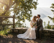 Photoshoot on Lake Como. A newlywed couple with Bellagio in the background.